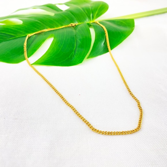 ZOE Curb 18k Gold Plated Stainless Steel Curb Necklace - Picture 7 of 7